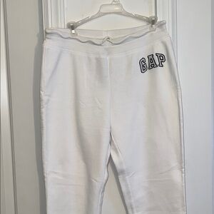 NEOT GAP Classic White sweats